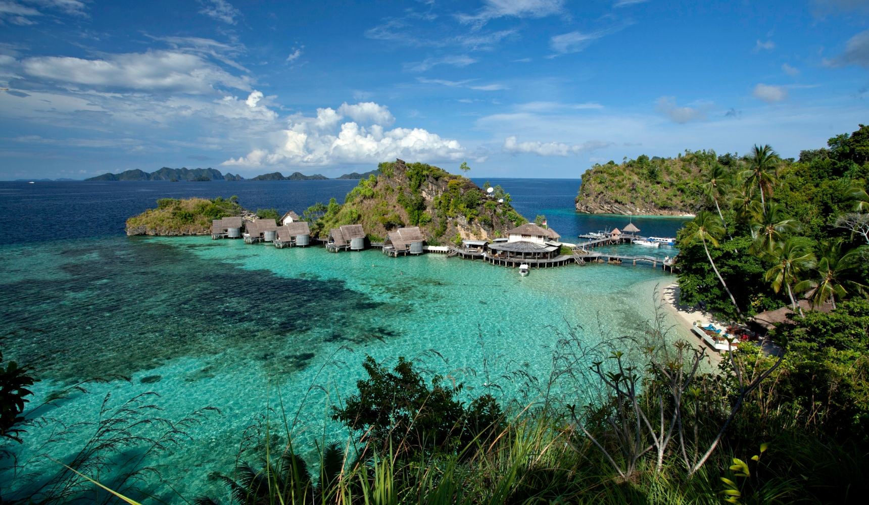 Destinations Digital Nomad Indonesia - Exploring the Remote Work Paradise ReallyRemoteWorker Explore the dynamic lifestyle of a digital nomad in Indonesia. This article provides invaluable insights on living and working remotely in the archipelago, including cost of living, best cities, visa requirements, and local culture. Ideal for freelancers and entrepreneurs dreaming of a tropical workspace.